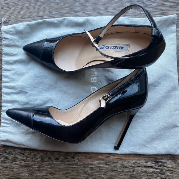 Manolo Blahnik Black Toe Pump with Ankle strap - Picture 6 of 8